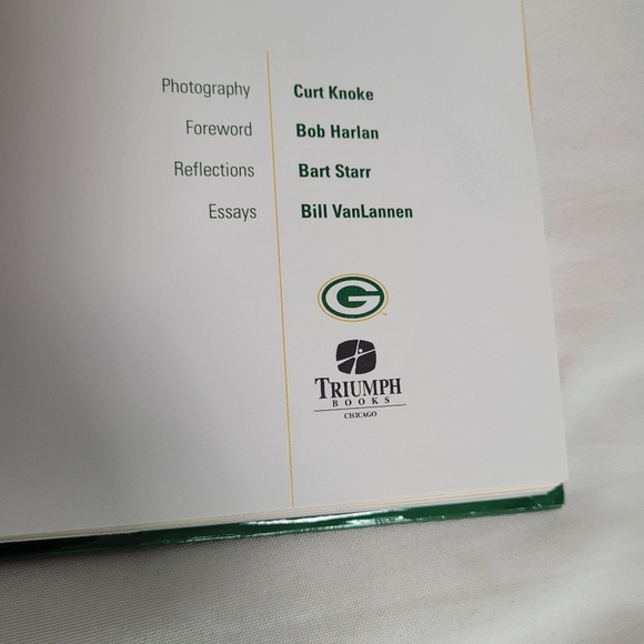 Greenbay Packers Green Gold & Proud Hardvover Book & DVD 2005 - Picture 6 of 12